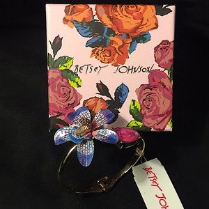 BETSEY JOHNSON - ORCHID BANGLE BRACELET (NWT)